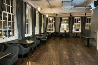 2 Winchester St, Basingstoke à louer Photo intérieure– Image 1 sur 10