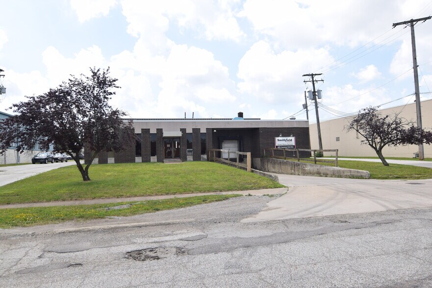 15751 Commerce Park Dr, Brook Park, OH à vendre - Photo de l’immeuble – Image 3 sur 7