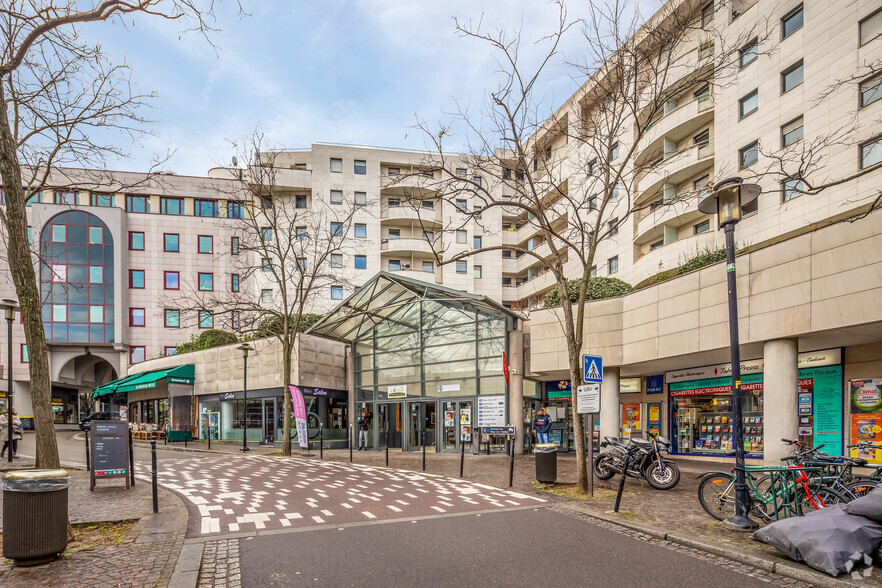 Bureau dans Rueil-Malmaison à louer - Photo principale – Image 1 sur 5