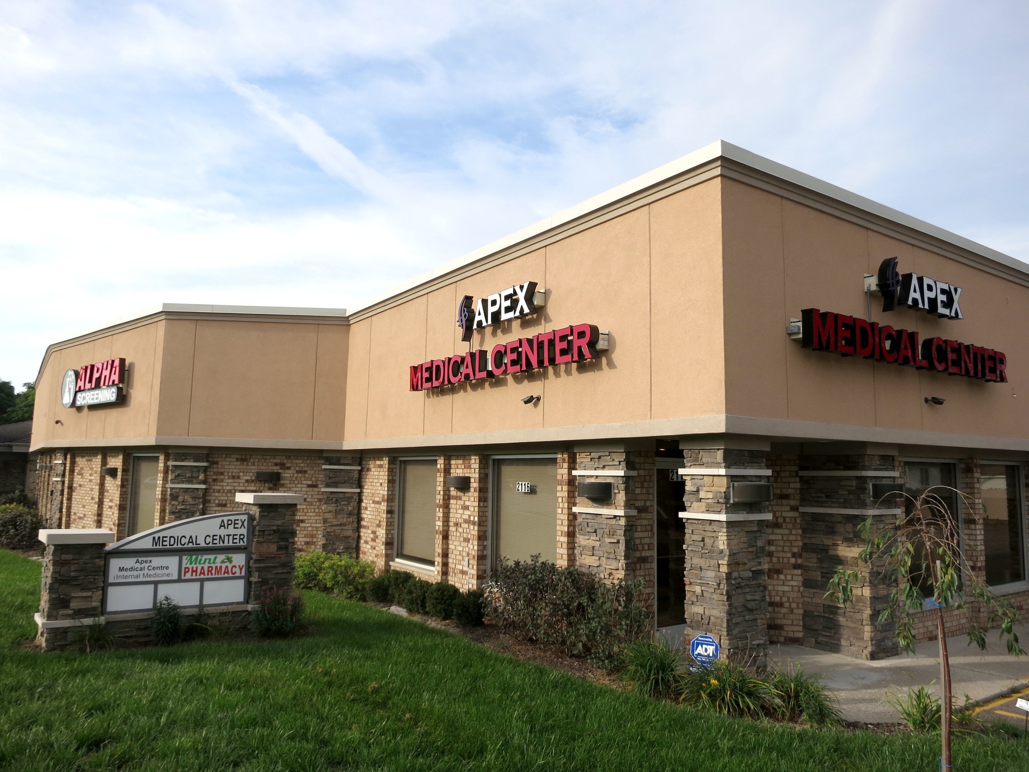 2066-2118 S Wayne Rd, Westland, MI à louer Photo principale– Image 1 sur 6