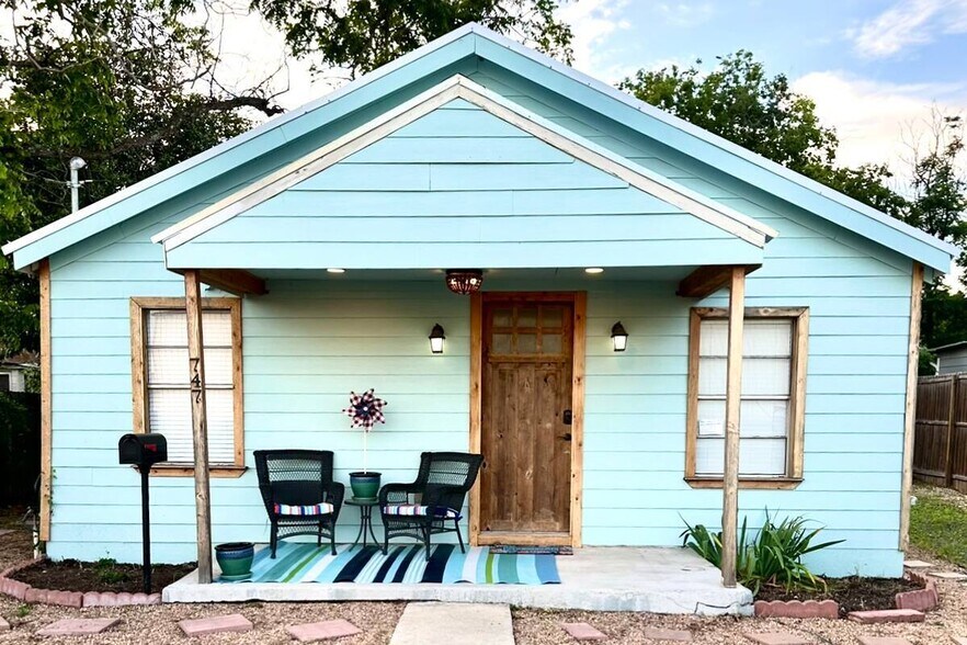 747 Oasis St, New Braunfels, TX à vendre - Photo de l’immeuble – Image 2 sur 18