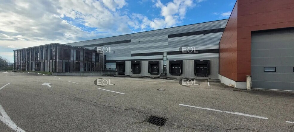 Industriel/Logistique dans Bourg-en-Bresse à louer - Photo de l’immeuble – Image 2 sur 11