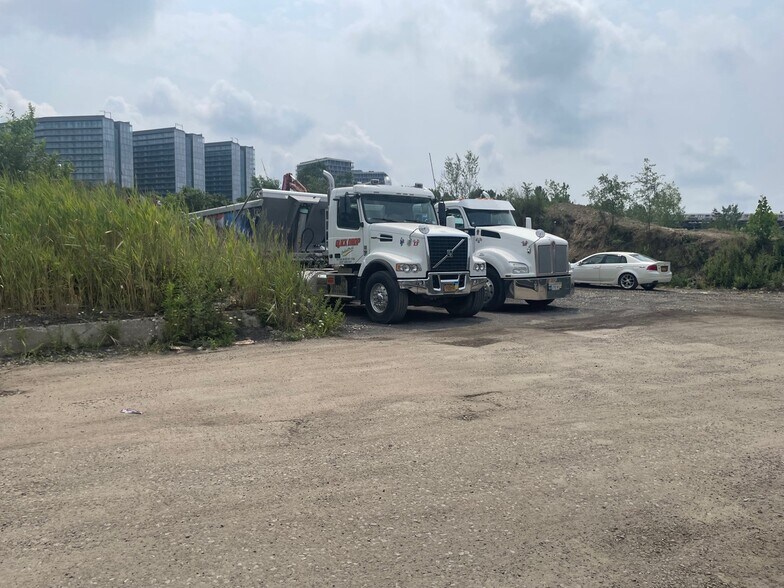 127-40 Willets Point Blvd, Flushing, NY à louer - Photo de l’immeuble – Image 3 sur 5