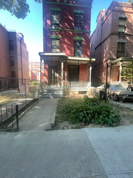 30 W 130th St, New York, NY à vendre - Photo de l’immeuble – Image 2 sur 7