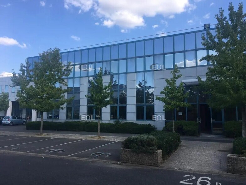 Local d’activités dans Fresnes à louer - Photo de l’immeuble – Image 1 sur 1