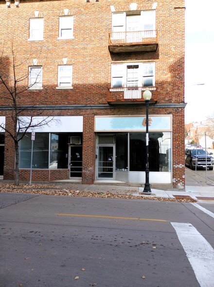 727 Francis St, Saint Joseph, MO à louer - Photo de l’immeuble – Image 1 sur 6