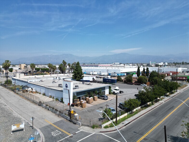 125 N Vineland Ave, City of Industry, CA à louer - Photo de l’immeuble – Image 2 sur 7