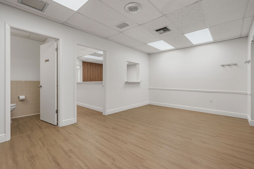 600 Lakeview Rd, Clearwater, FL à louer - Photo de l’immeuble – Image 3 sur 21