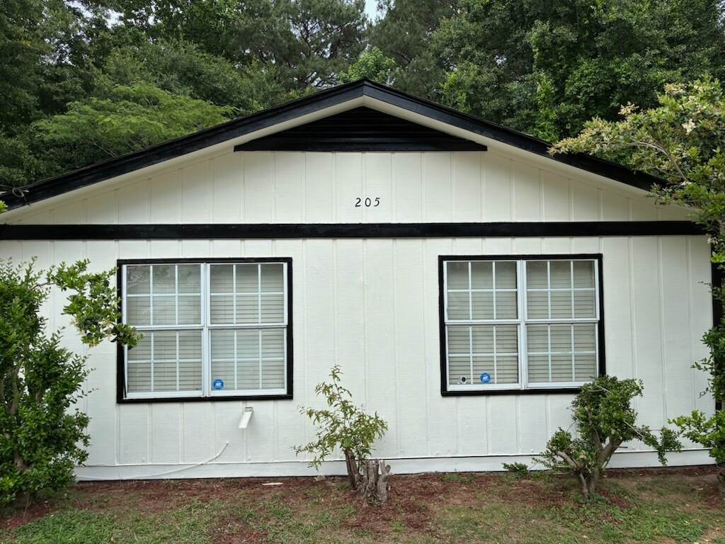 205 Glenview Ter, Winder, GA à vendre Photo de l’immeuble– Image 1 sur 31