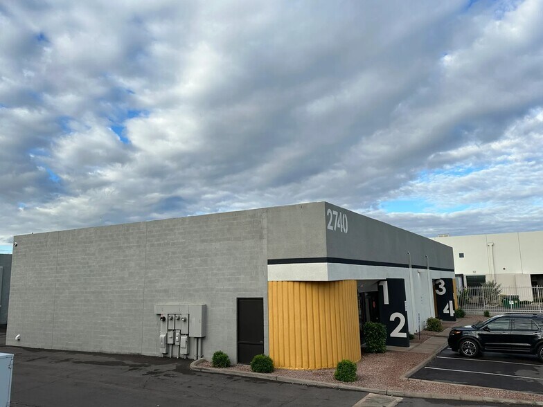 2740 S Hardy Dr, Tempe, AZ à louer - Photo de l’immeuble – Image 1 sur 5