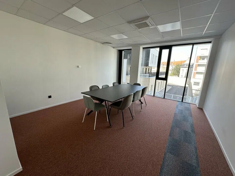 Bureau dans Reims à louer - Photo de l’immeuble – Image 3 sur 7