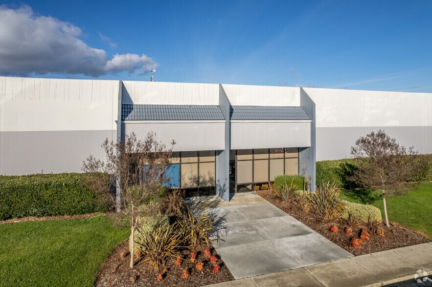 1800-1810 Enterprise Blvd, West Sacramento, CA à louer - Photo de l’immeuble – Image 2 sur 12