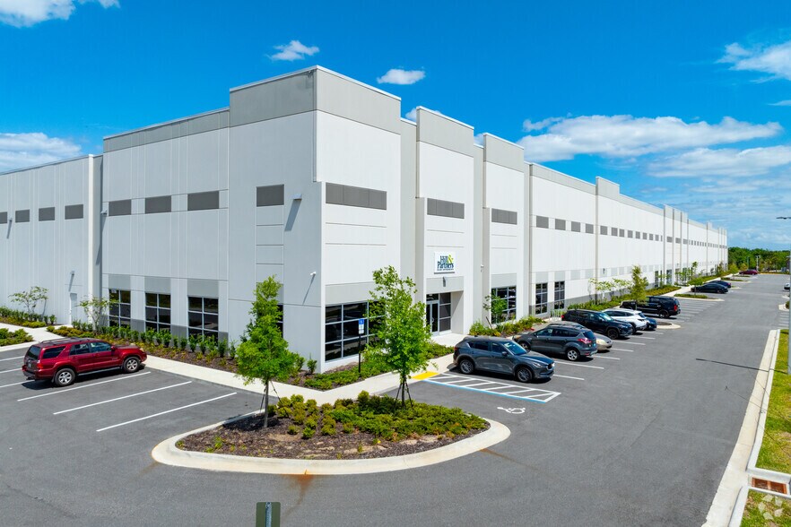 11706 Landstar Blvd, Orlando, FL à louer - Photo principale – Image 2 sur 13