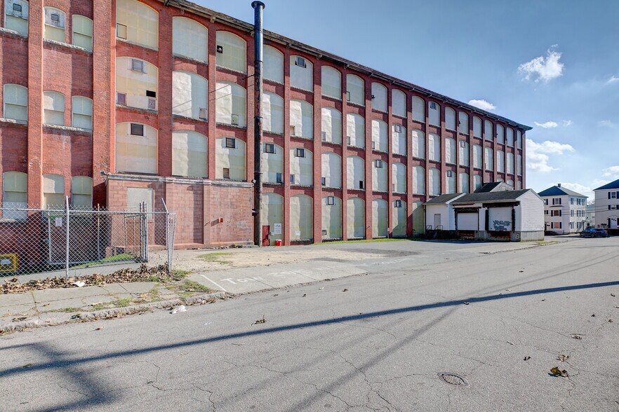 27 Healy St, New Bedford, MA à louer - Photo de l’immeuble – Image 3 sur 5