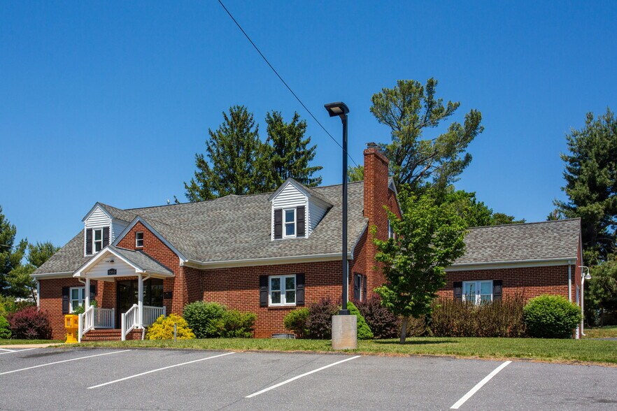2352 Jefferson Hwy, Waynesboro, VA à louer - Photo de l’immeuble – Image 3 sur 69
