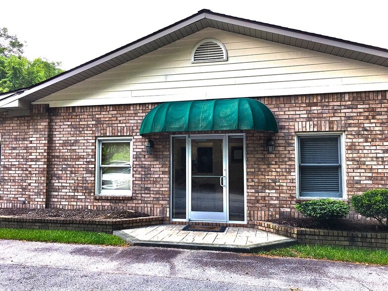 732 Jonesborough St, Hendersonville, NC à louer - Photo principale – Image 1 sur 8