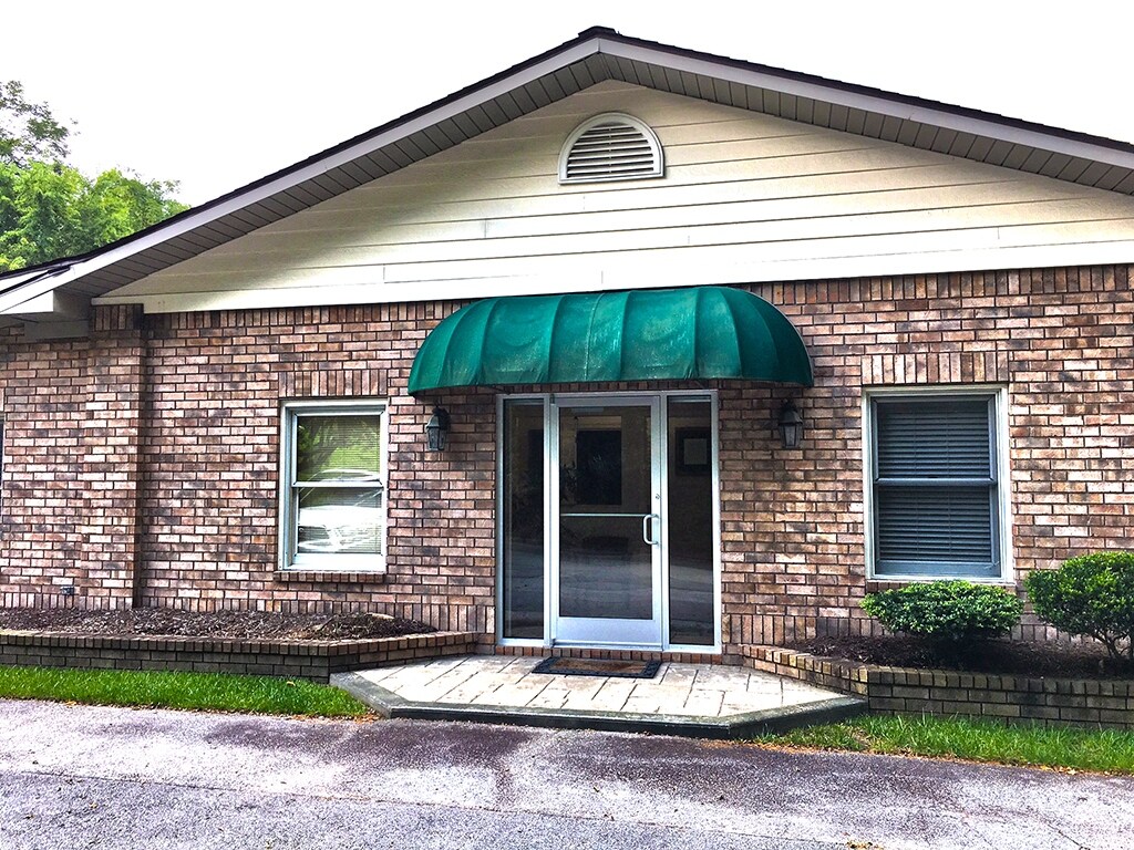 732 Jonesborough St, Hendersonville, NC à louer Photo principale– Image 1 sur 9