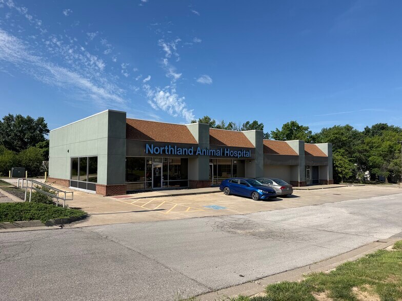 8351-8357 NW Barrybrooke Dr, Kansas City, MO à vendre - Photo de l’immeuble – Image 3 sur 4
