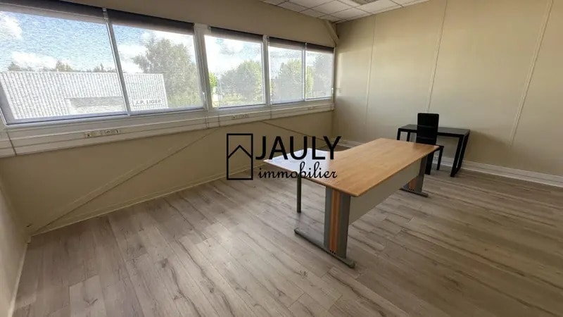 Bureau dans Quincy-Voisins à louer - Photo intérieure – Image 2 sur 15