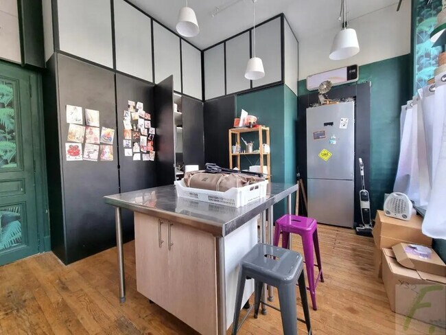Plus de détails pour Local commercial à vendre
