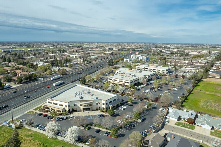 9401 E Stockton Blvd, Elk Grove, CA à louer - Photo de l’immeuble – Image 3 sur 3