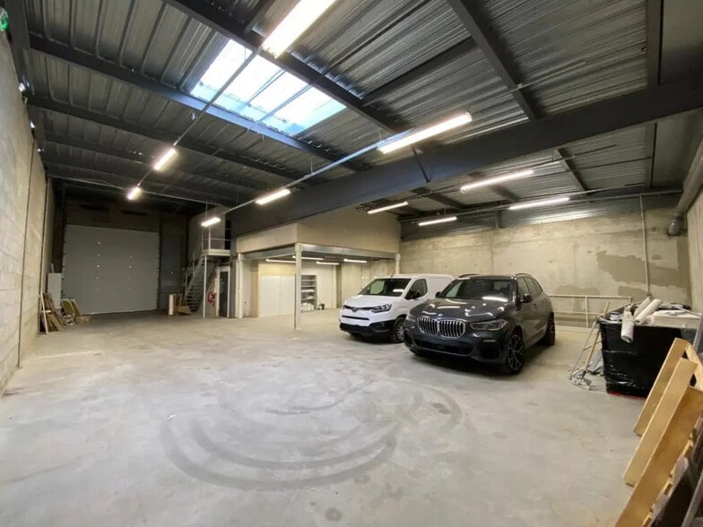 Local d'activités dans Brignais à vendre - Photo intérieure – Image 1 sur 6