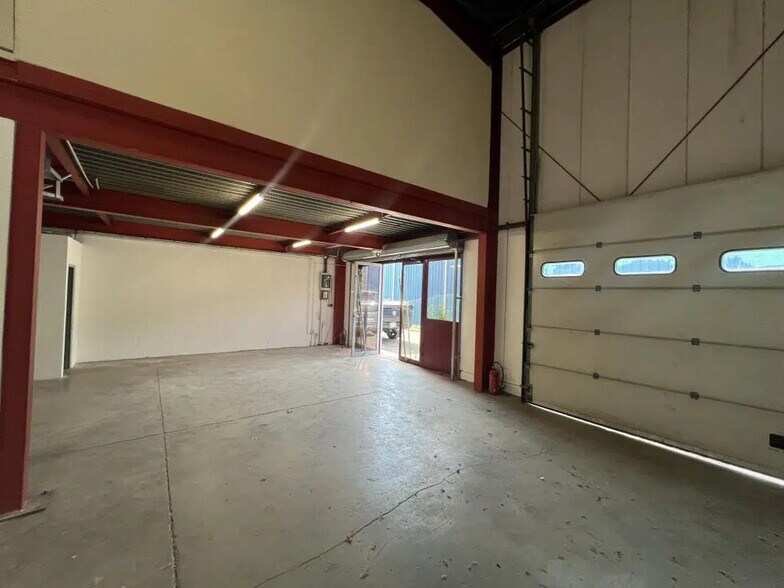 Local d’activités dans Villeneuve-Saint-Georges à louer - Photo intérieure – Image 3 sur 9