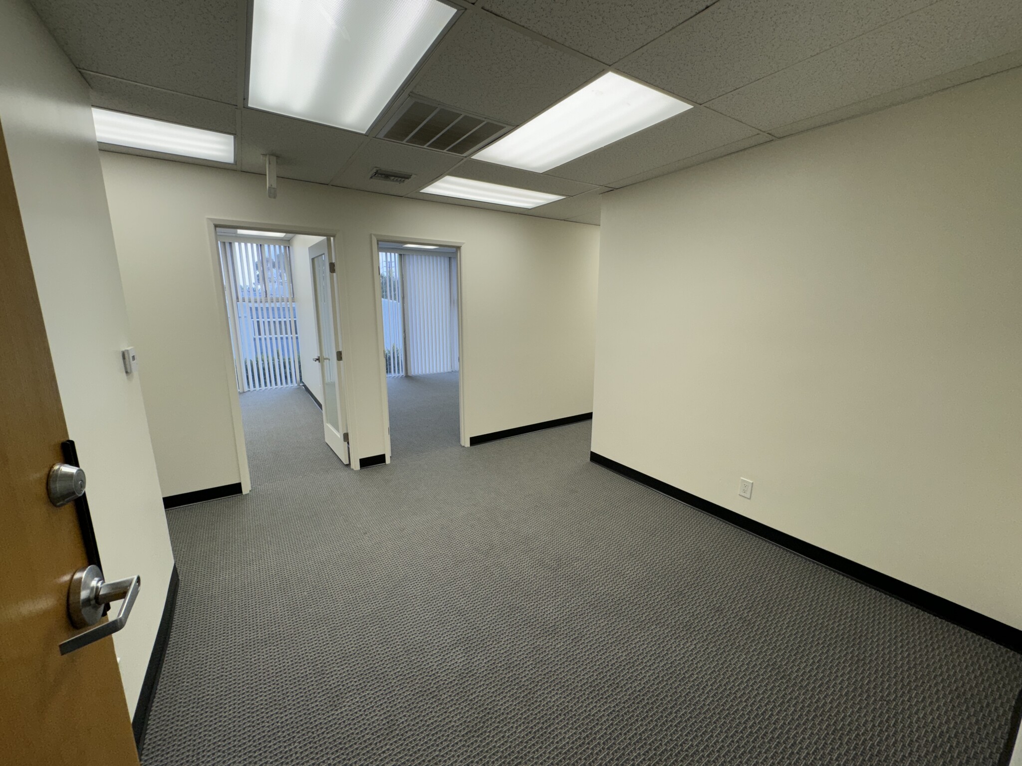 8405 Pershing Dr, Los Angeles, CA à louer Photo intérieure– Image 1 sur 12