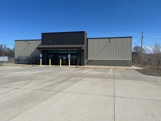 Plus de détails pour 704 N Willow St, Royalton, MN - Local commercial à louer