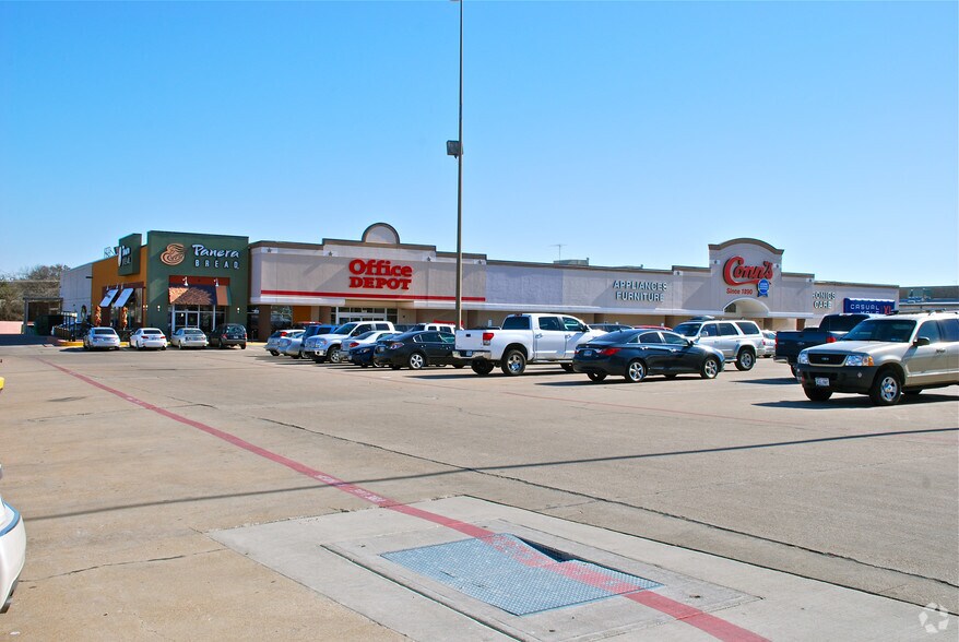 4613 S Hulen St, Fort Worth, TX à louer - Photo de l’immeuble – Image 2 sur 8
