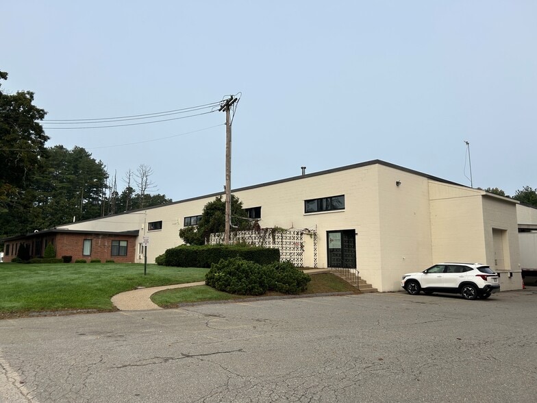 560 Main St, Hudson, MA à louer - Photo de l’immeuble – Image 3 sur 6