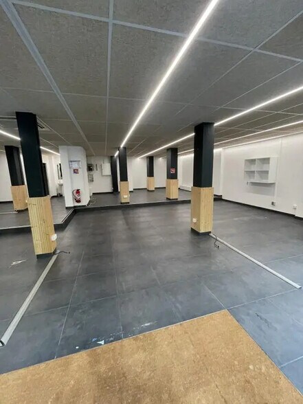 Local commercial dans Boulogne-Billancourt à louer - Photo de l’immeuble – Image 3 sur 8