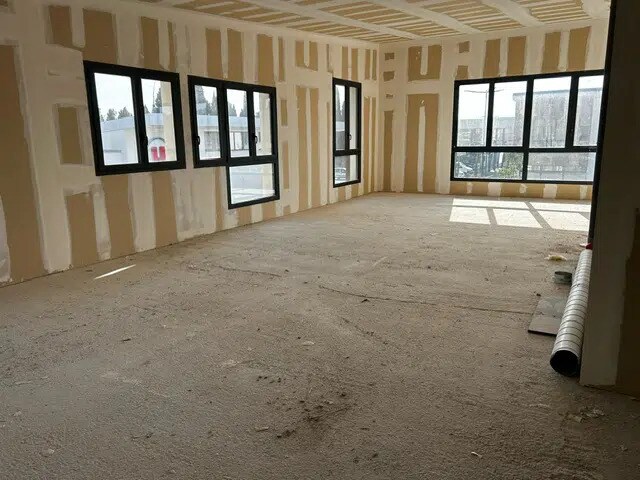 Bureau dans Graveson à louer - Photo de l’immeuble – Image 3 sur 9