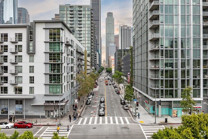 645 W 9th St, Los Angeles, CA à louer - Aérien – Image 1 sur 8