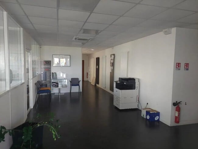 Plus de détails pour Local d'activités à louer