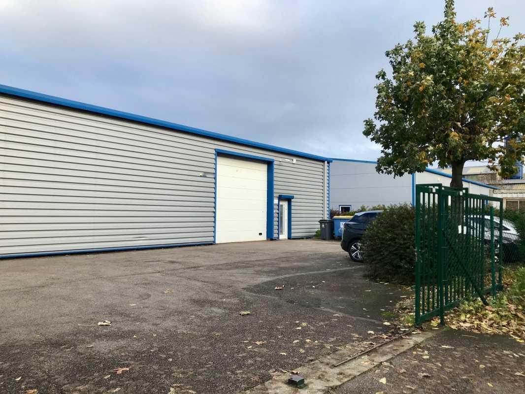 Local d’activités dans Le Petit-Quevilly à louer Photo de l’immeuble– Image 1 sur 6