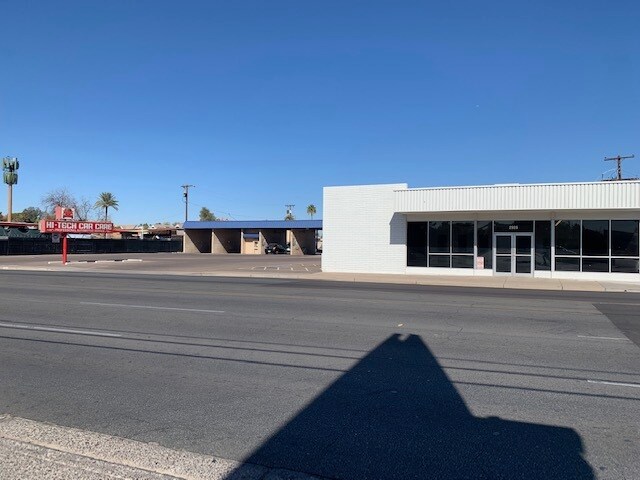 2926 E Thomas Rd, Phoenix, AZ à vendre - Photo de l’immeuble – Image 3 sur 11