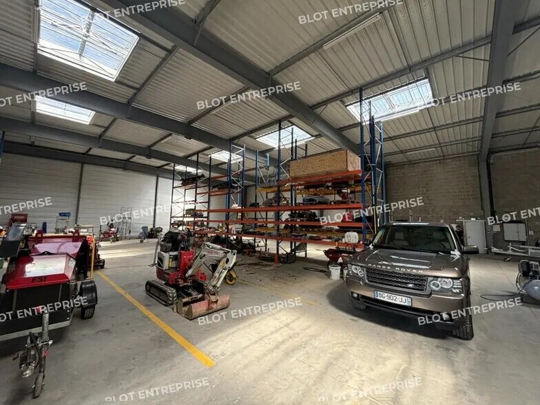 Local d’activités dans Le Cellier à louer - Photo de l’immeuble – Image 3 sur 9