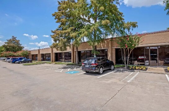 1400 N Sam Houston Pky E, Houston, TX à louer Photo de l’immeuble– Image 1 sur 2