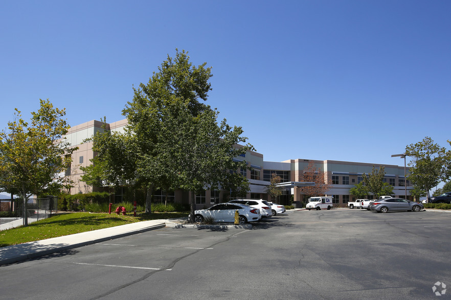 30111 Technology Dr, Murrieta, CA à louer - Photo de l’immeuble – Image 1 sur 11