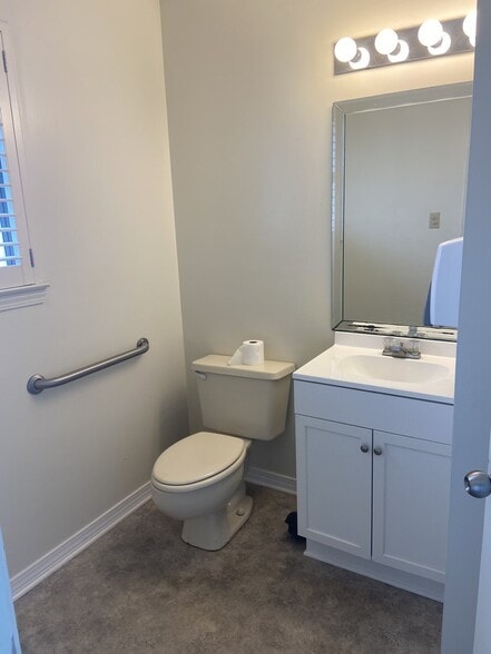 105 W Camphor Ave, Foley, AL à louer - Photo intérieure – Image 2 sur 21