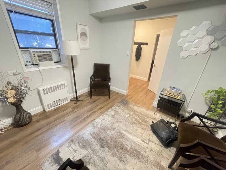 11045 71st Rd, Forest Hills, NY à louer - Photo intérieure – Image 3 sur 8