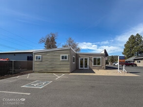 2524 NE Division St, Bend, OR à louer Photo intérieure– Image 1 sur 7