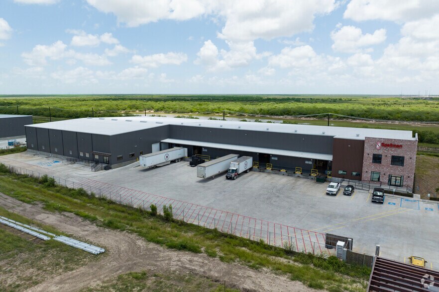 7205 Industrial Cir, Brownsville, TX à louer - Aérien – Image 2 sur 15