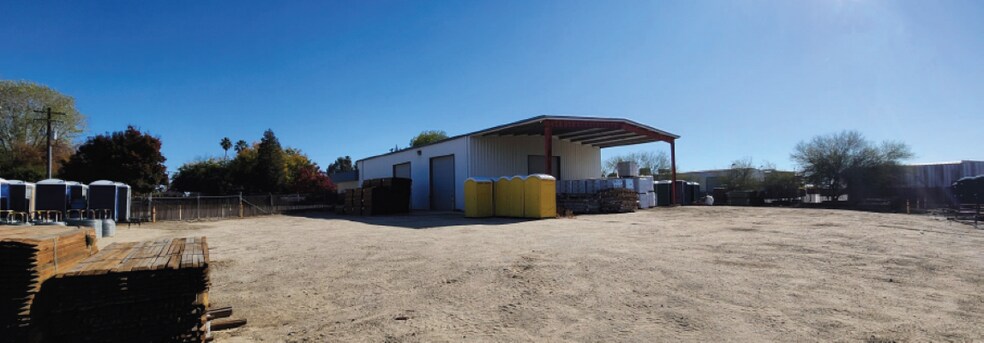 9323 Enos Ln, Bakersfield, CA à louer - Photo de l’immeuble – Image 2 sur 6