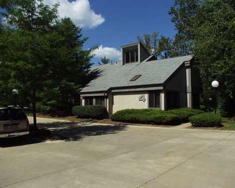 1617 Akron-Peninsula Rd, Akron, OH à louer - Photo principale – Image 2 sur 3