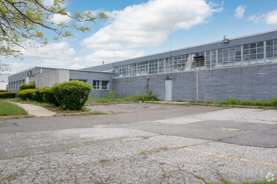 170 Allen Blvd, Farmingdale, NY à louer - Photo de l’immeuble – Image 2 sur 9