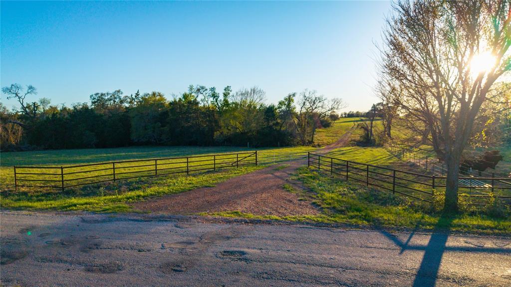 1700 Co 216 rd, Giddings, TX à vendre Photo principale– Image 1 sur 17