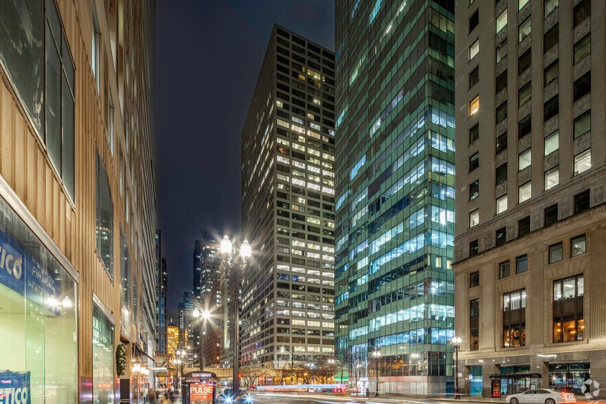 180 N LaSalle St, Chicago, IL à louer - Photo de l’immeuble – Image 1 sur 10