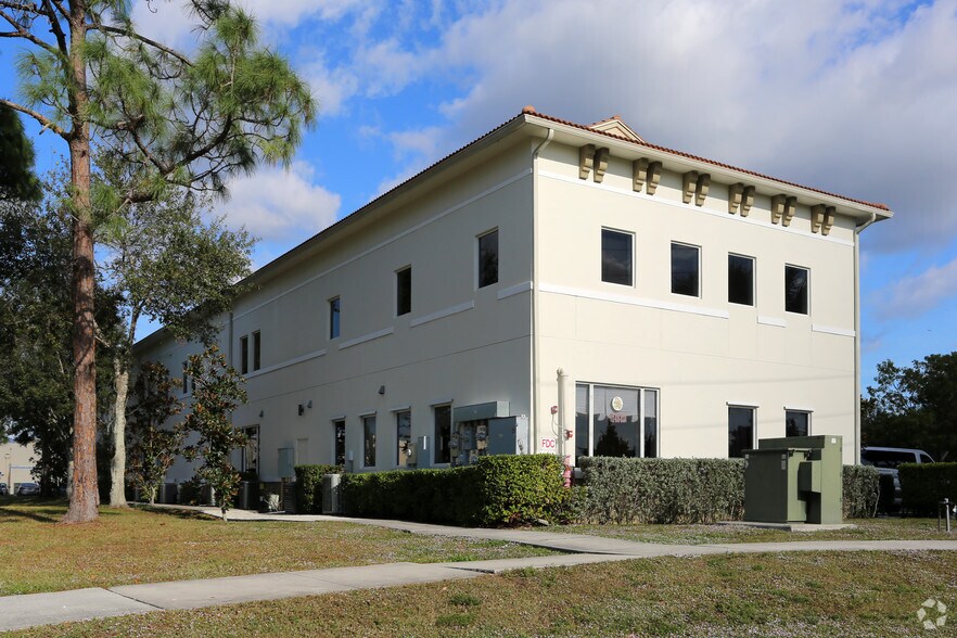 600 SW Darwin Blvd, Port Saint Lucie, FL à louer - Photo de l’immeuble – Image 3 sur 10